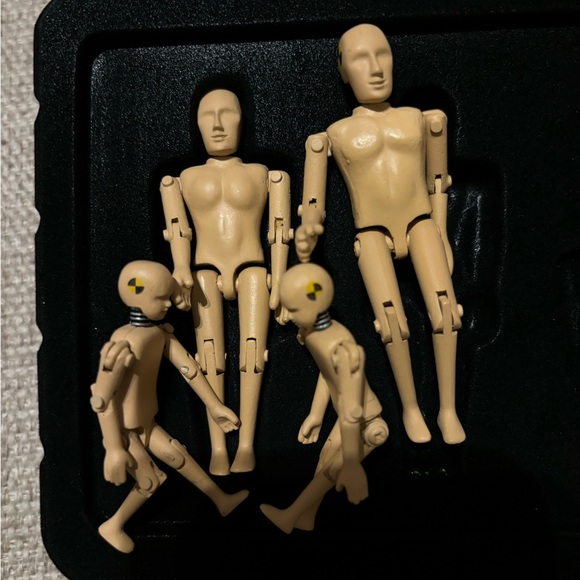 Crash Test Dummies Family. 1/18th size - Picture 3 of 3